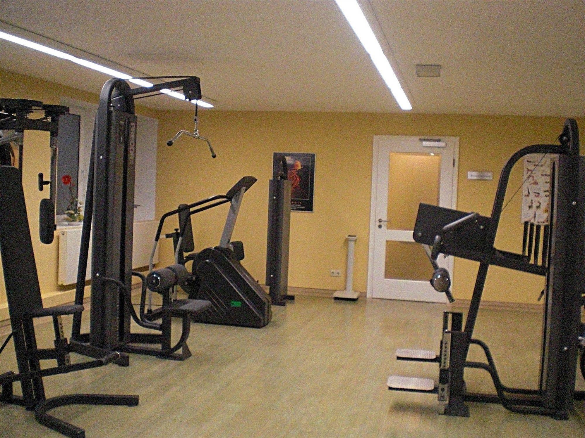 Grand Hotel Binz Ngoại thất bức ảnh A gym at a hotel