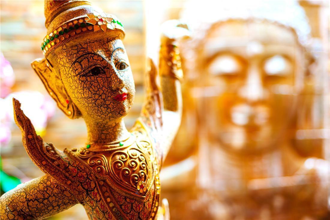 Grand Hotel Binz Ngoại thất bức ảnh A golden statue of a female yaksha