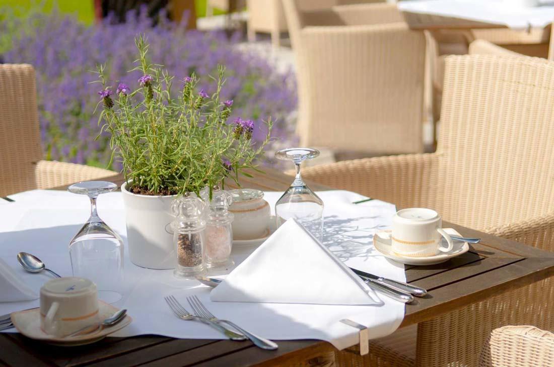 Grand Hotel Binz Ngoại thất bức ảnh A table set for fine dining