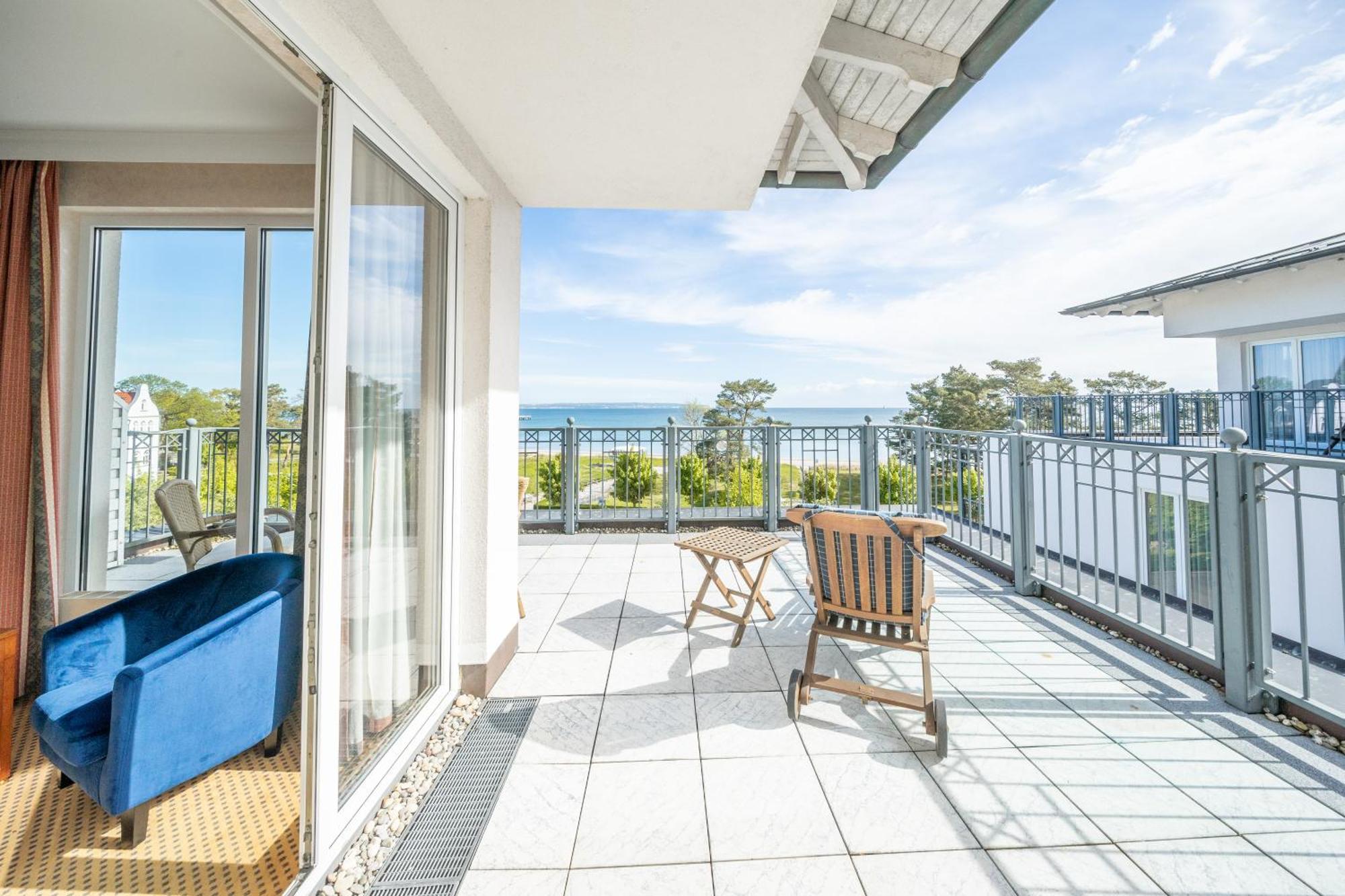 Grand Hotel Binz Ngoại thất bức ảnh A balcony