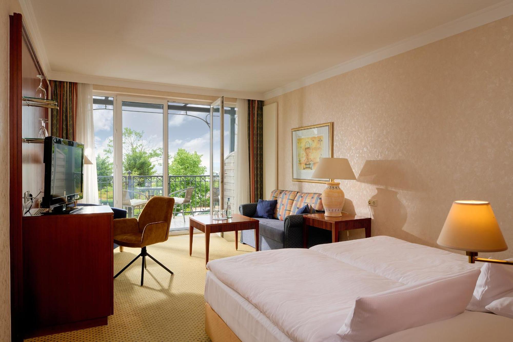 Grand Hotel Binz Ngoại thất bức ảnh A room at the InterContinental Wien