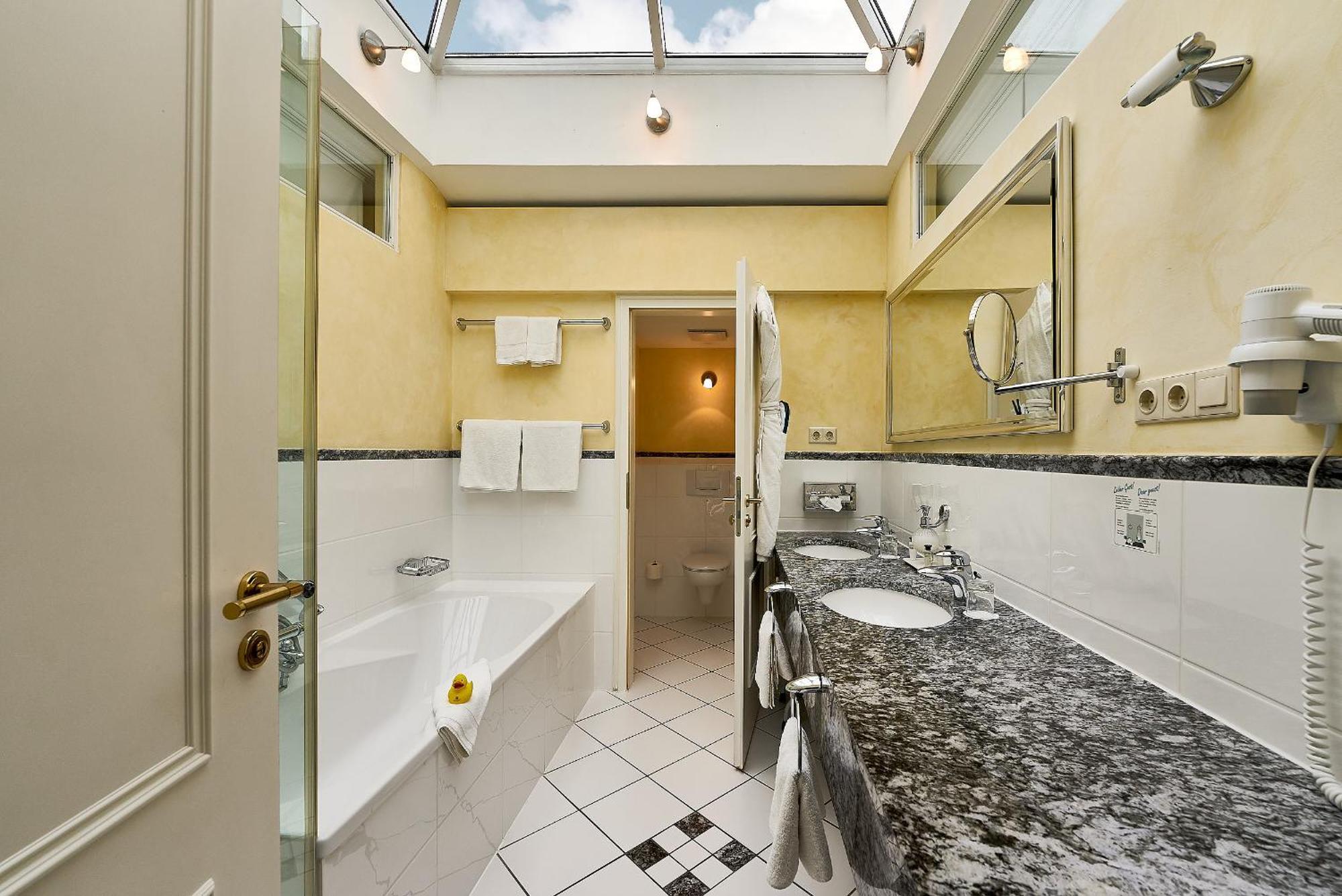 Grand Hotel Binz Ngoại thất bức ảnh Bathroom
