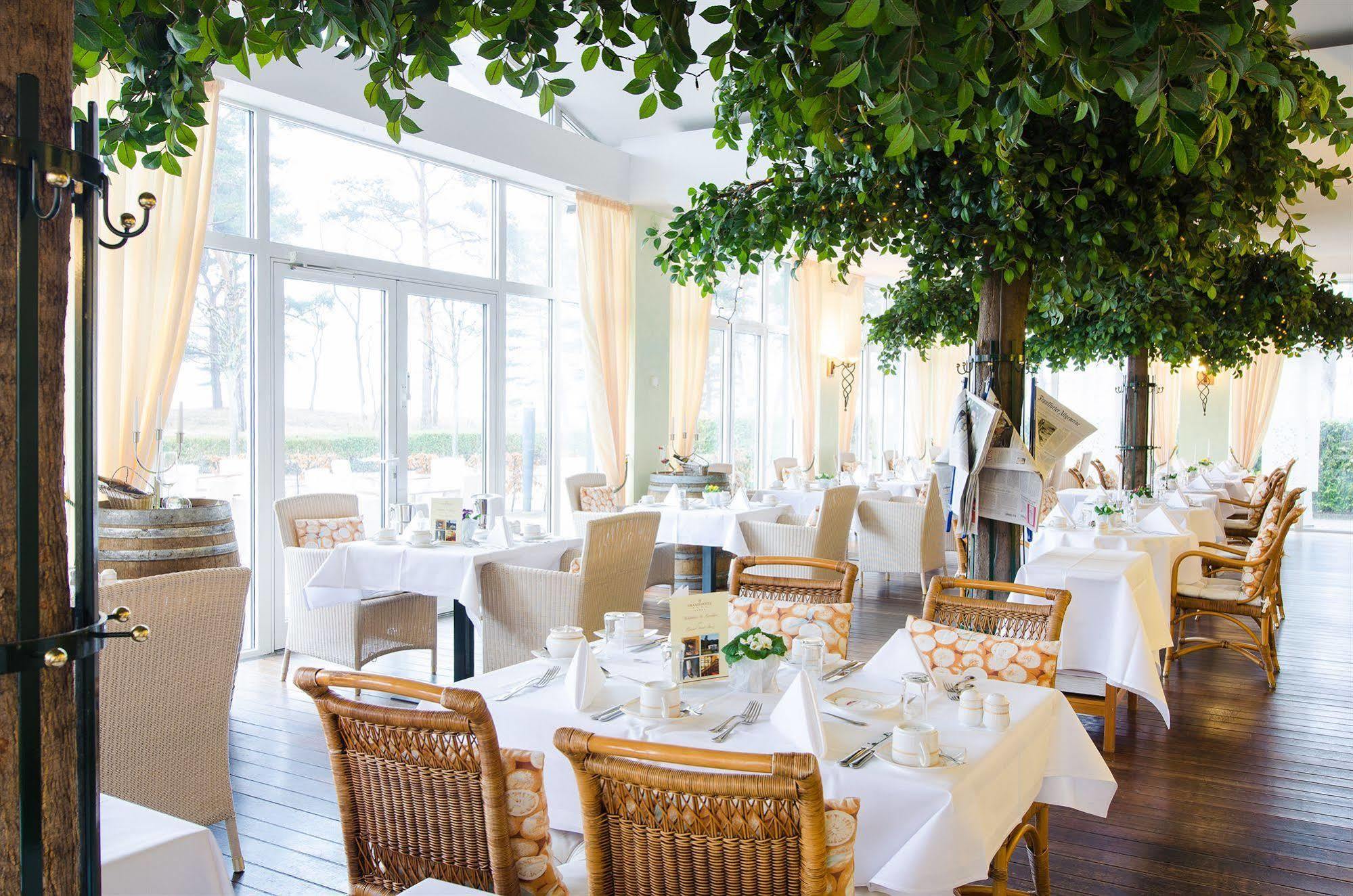 Grand Hotel Binz Ngoại thất bức ảnh Restaurant