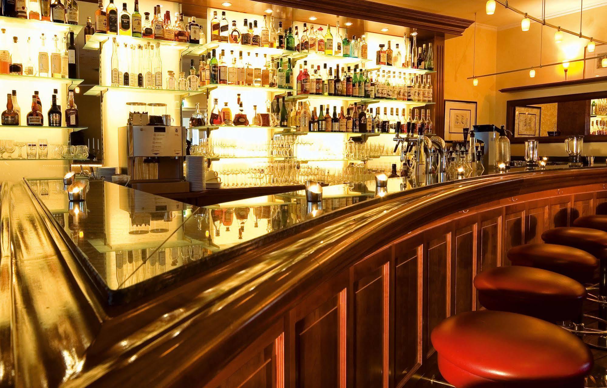 Grand Hotel Binz Ngoại thất bức ảnh The bar at the 21 Club