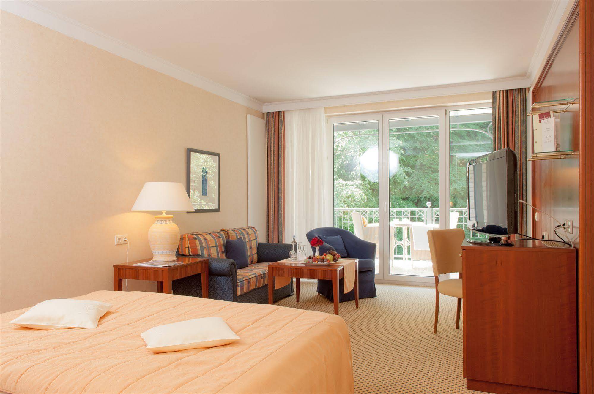 Grand Hotel Binz Ngoại thất bức ảnh A typical hotel room